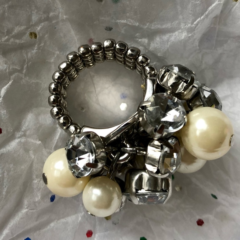 Pearl Rhinestone Stretch Ring - Picture 5 of 5